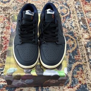 Men's Black Low-Top Sneakers - Classic Casual Shoe